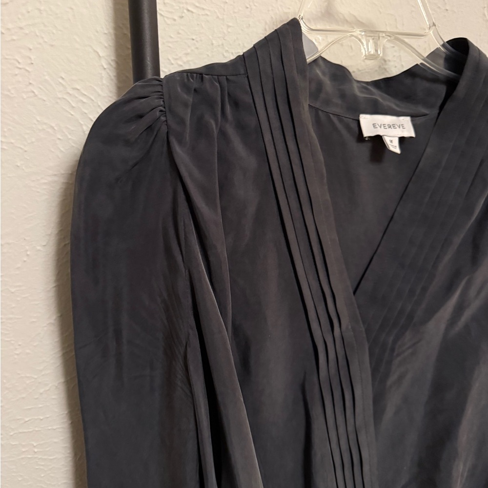 Evereve Vegan Silk Wrap Top Size Medium Charcoal Grey - Picture 3 of 6